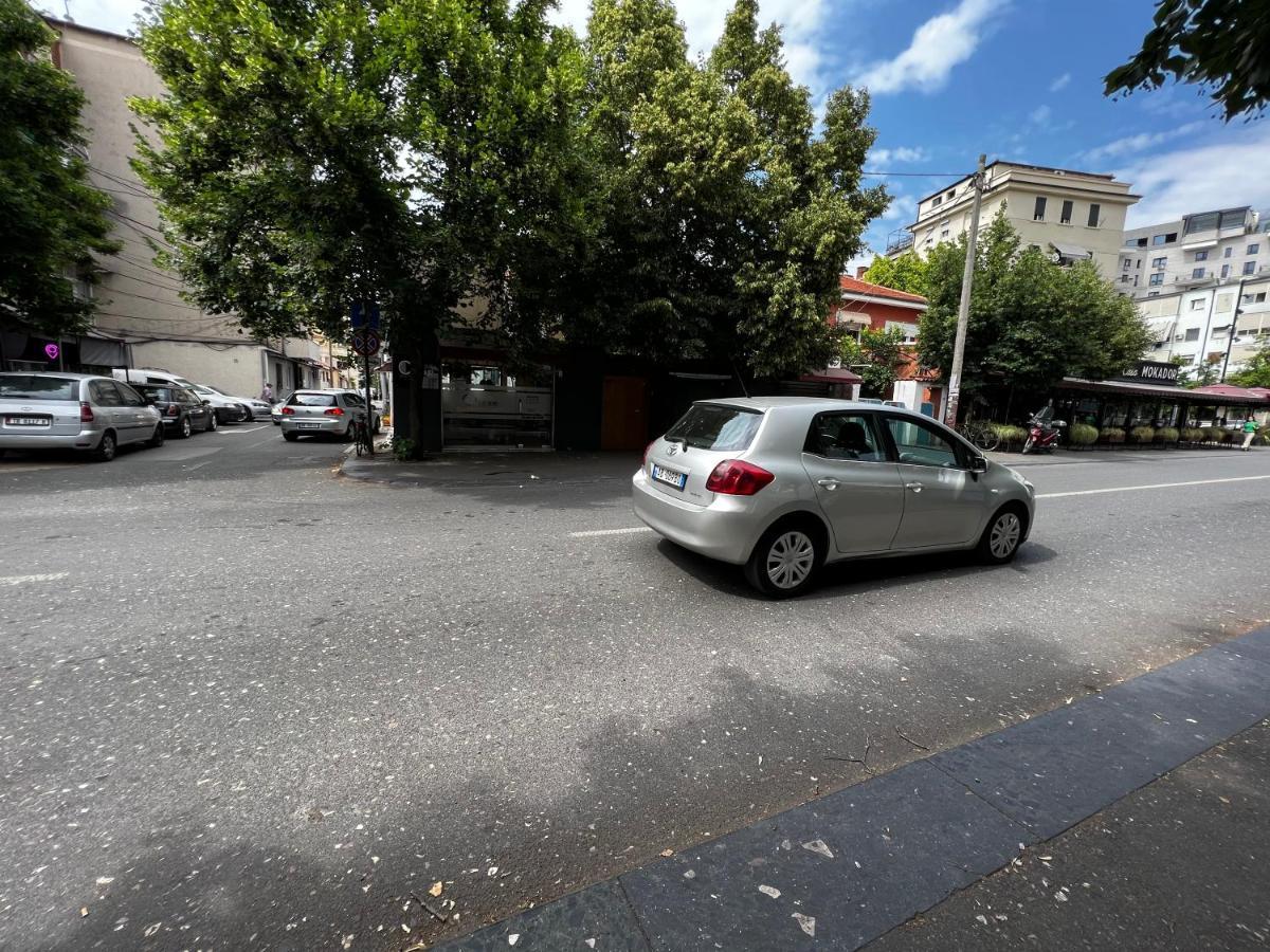 Boulevard Apartment Tirana Bagian luar foto